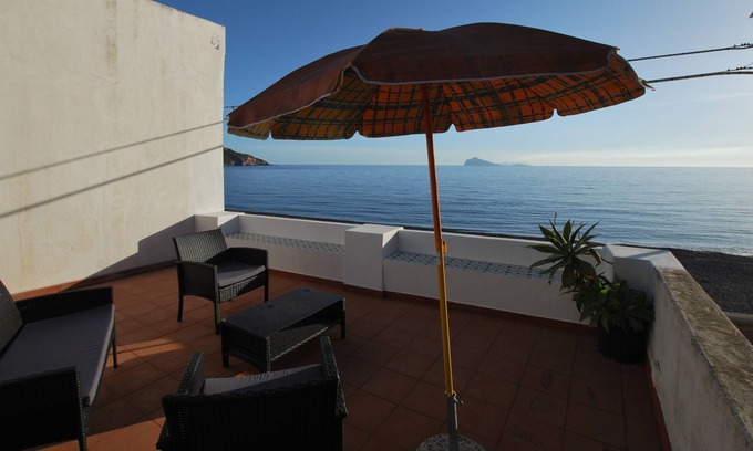 Canneto Apartment | casa oasi beach canneto lipari