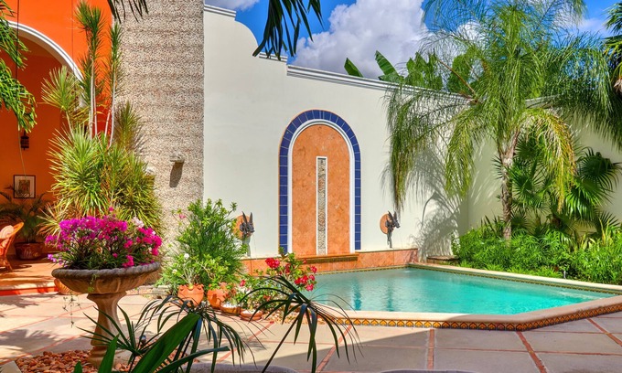 Centro Bed & Breakfast | Relax at Casa Oasis Guest House and Spa with Pool & Restaurant