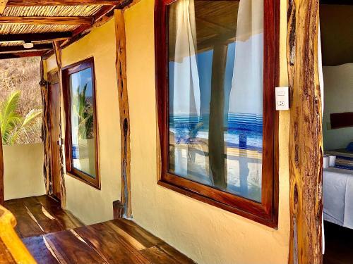 San Pedro Pochutla Hotel | Relax at Casa Obe: Pet-Friendly Oasis with Ocean Views