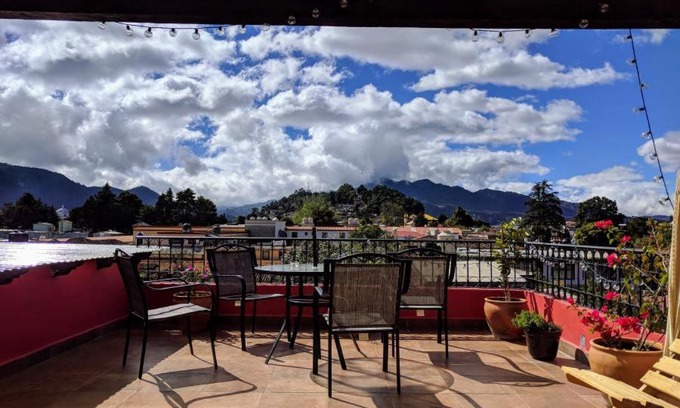 Santa Lucia House | Budget-Friendly Casa Ohana San Cristobal with Hot Tub