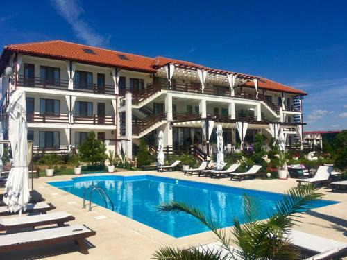 Vama Veche House | Discover Casa OK by OVO: 4-Star Bliss with Oceanfront Views