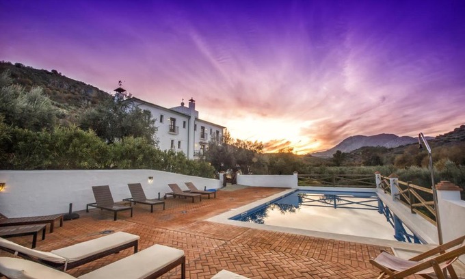 Priego de Cordoba Bed & Breakfast | Discover Casa Olea: Oceanfront Bliss with Top Amenities