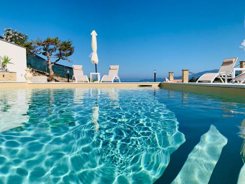 Porto Alabe Apartment | Casa Oleandri: Oceanfront Bliss with Pool & Family Charm