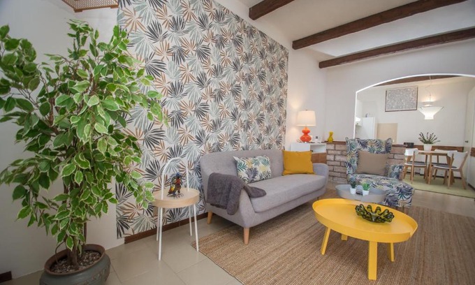 Arias Apartment | Family-Friendly Stay at Casa Oliva d'Oro