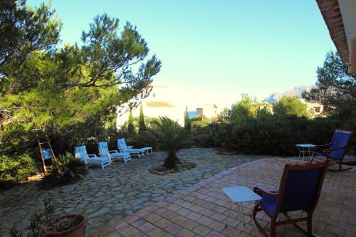 Betlem de Marina House | Casa Orquidea: Oceanfront Relaxation by the Sea