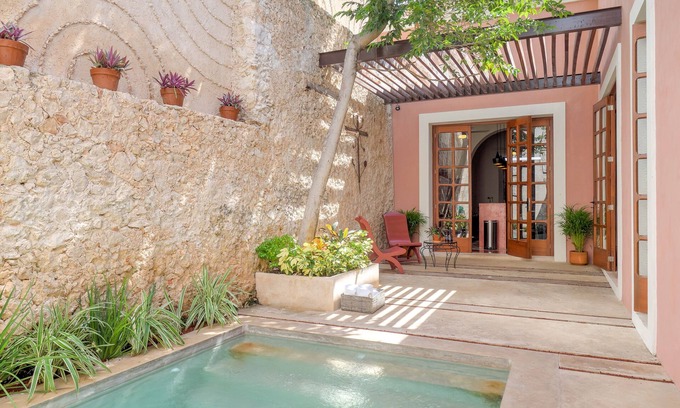 Barrio de Santiago House | Architectural Gem Casa Osito in Santiago, Rated 10/10