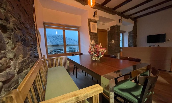 Caboalles de Abajo Ski Chalet | Exceptional Casa Osu Pardo VuT - Pet and Child Friendly Stay