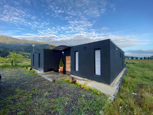 Susa House | Relaxing Casa Ovejas Negras: Pet-Friendly Retreat in Nature