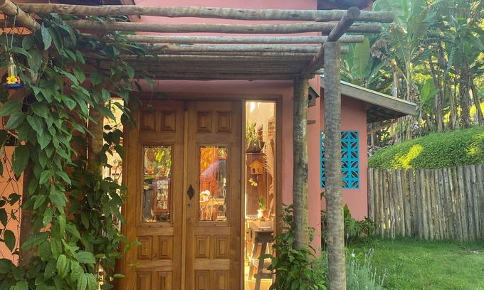 Goncalves Cottage | Relax at Casa Oxalá: Pet-Friendly Stay with Spa & Hot Tub