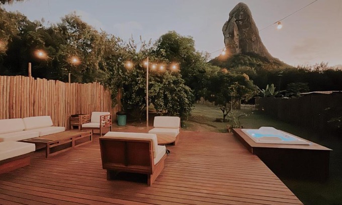Vila dos Remedios Hotel | Relax at Casa Pé na Areia Noronha with Oceanfront Views