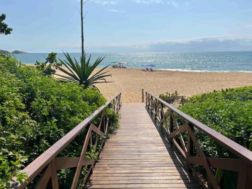 Estaleiro House | Beachfront Casa: 10/10 Rated with Pool & Ocean Views