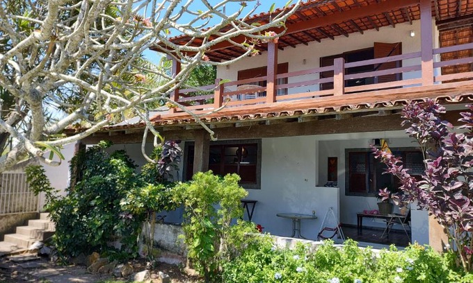 Sao Pedro da Aldeia House | Beachfront Bliss: Casa pé na areia - 10/10 Guest Rated