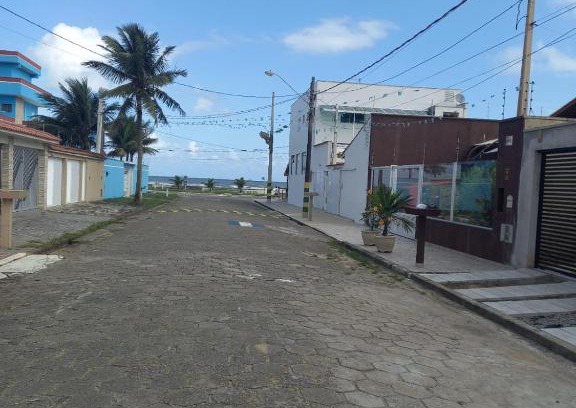 Peruibe House | Beachside Retreat Just Steps from the Shore for Families