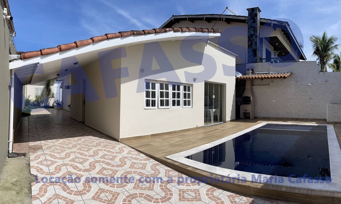 Jardim Centenario House | Relax at CASA PÉ NA AREIA: Poolside Retreat by the Beach