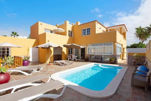 Bahia Calma Apartment | Experience Casa Paco 1: Family-Friendly with Pool Access