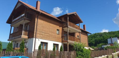Apahida House | Budget-Friendly Stay at Casa Paduricea with Breakfast