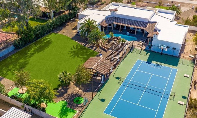 La Tierra Estates House | Discover Casa Palacio: Heated Pool & Tennis Court Retreat