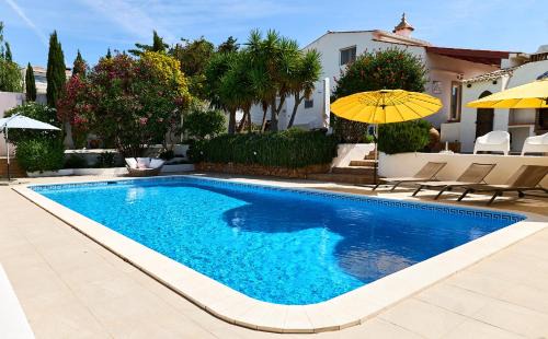 Pata de Cima Villa | Enchanting Casa Palmeira with Private Pool Near Beaches