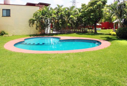 Tezoyuca House | Relaxing Casa Palmera in Cuernavaca with Pool & Wifi