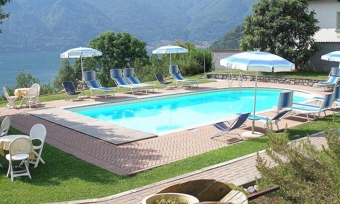 Azzano House | Casa Panorama Undici: Bright Apartment Near Lake Como
