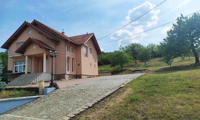 Turda Villa | Family-Friendly Casa Panoramic with a 9.6/10 Review Score