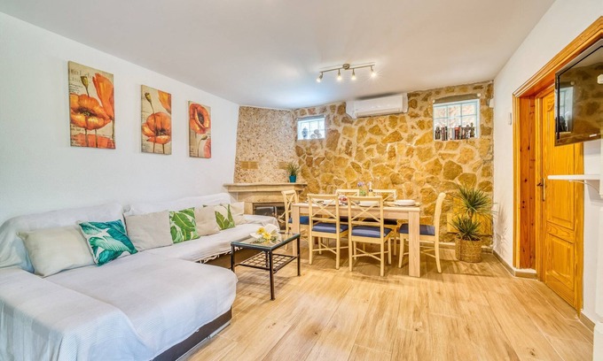 Alcudia House | Casa Paqui: Poolside Bliss