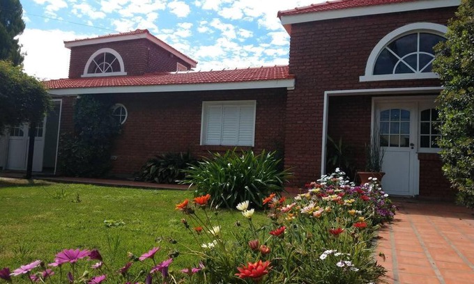Parana Department House | Tranquil Retreat: Family and Pet-Friendly Getaway Awaits