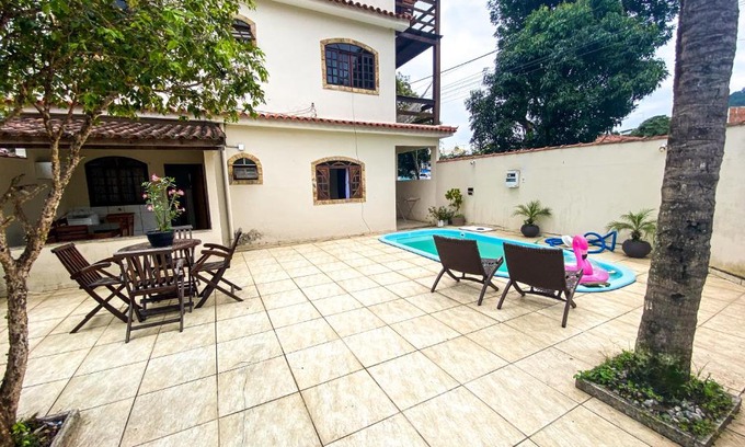 Verolme House | Relaxing Poolside Retreat in Angra dos Reis - Pet Friendly!