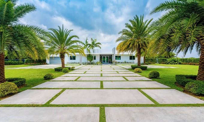 Princeton Bed & Breakfast | Casa Paradiso - Modern Retreat with Child-Friendly Amenities