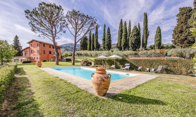 Capannori House | Casa Paradiso: Breathtaking Ocean Views in Capannori