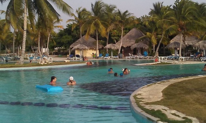 Centro Havana House | Charming Casa Parrondo: Ocean Views & Family-Friendly Stay