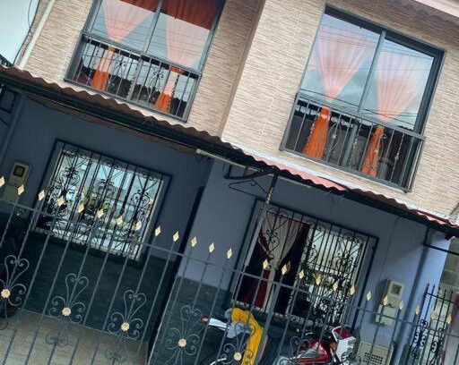 Cisneros Apartment | Budget-Friendly Stay at Casa Particular CNS for Your Getaway