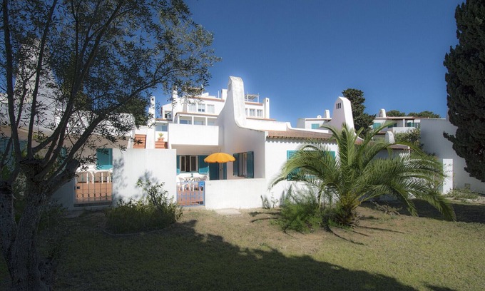 Prainha Ski Chalet | Beachfront Casa Pastrano with Pools and Ocean Views