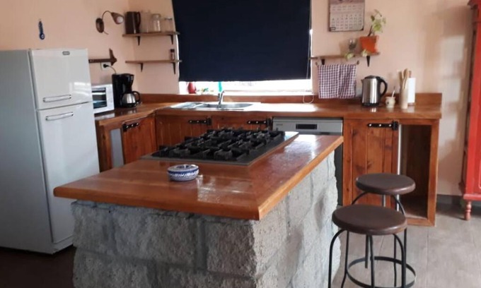 Macrozona Bahia Redonda y Primeros Faldeos House | Cozy Casa Patagonica: Pet-Friendly with Hot Tub Access