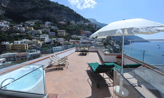Positano Apartment | Casa Patty: Unmatched Oceanfront Views & Spa Retreat