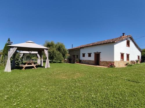 Granda (Siero) House | Family-Friendly Casa Pepín - Top-Rated Stay in Oviedo