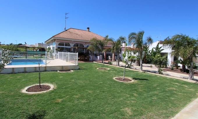 Riumar House | CASA PERLA: Ideal Getaway with Private Pool & Pet-Friendly