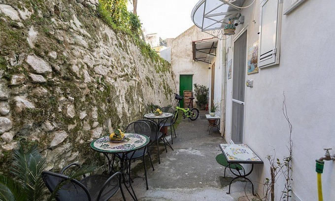 Minori Apartment | Casa Petalo: Cozy Apartment Near Town Center with Free WI-FI