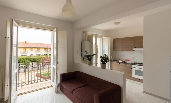 Sant'Angelo dei Lombardi Apartment | Pet-Friendly Casa Piazza De Sanctis in Irpinia Awaits You