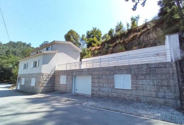 Reriz House | Discover Casa Pilar: Pet-Friendly Retreat with Breakfast