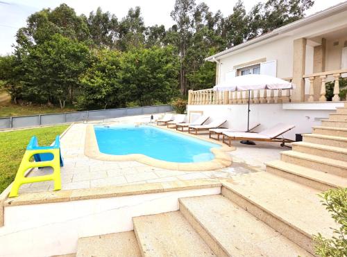 Linhares de Cima Villa | Casa Pinto: Oceanfront Escape with Pool and Great Reviews