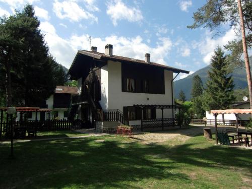 Pur Apartment | Pet-Friendly Retreat at Casa Pippi with High Guest Ratings