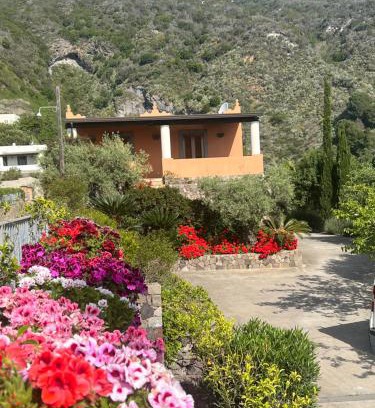 Lipari House | Experience Oceanfront Bliss at Casa Pirrera Asinelli