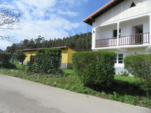 Barcena de Cicero House | Guest Favorite Casa Pita: Pet & Child Friendly Retreat