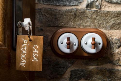 Furelos House | Explore CASA PITAXAN: Family-Friendly Hotel with High Ratings