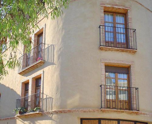 Colungo House | Pet-Friendly Casa Plana: Guest Rated 9/10 for Families