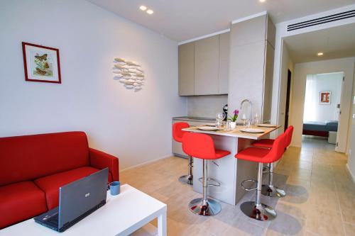Igea Marina Apartment | Cozy Casa Plauto: Oceanfront Retreat with Pet-Friendly Perks