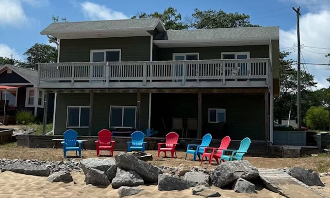 Oscoda House | Exceptional Casa Playa: Oceanfront Getaway with Spa & Views