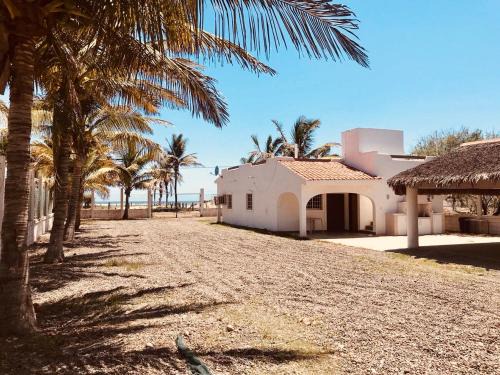 Las Glorias Villa | Experience Casa Playa Las Glorias with Ocean Views