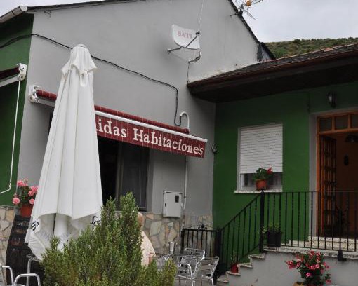 Vega de Valcarce House | Family-Friendly Casa Polín with Restaurant & Great Reviews